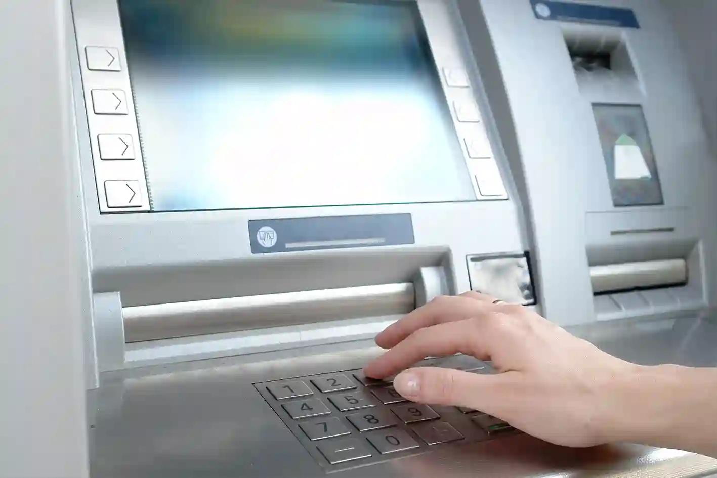 8 Cara Ambil Uang Tanpa Kartu dengan Mudah, Cepat, dan Gratis Biaya Admin